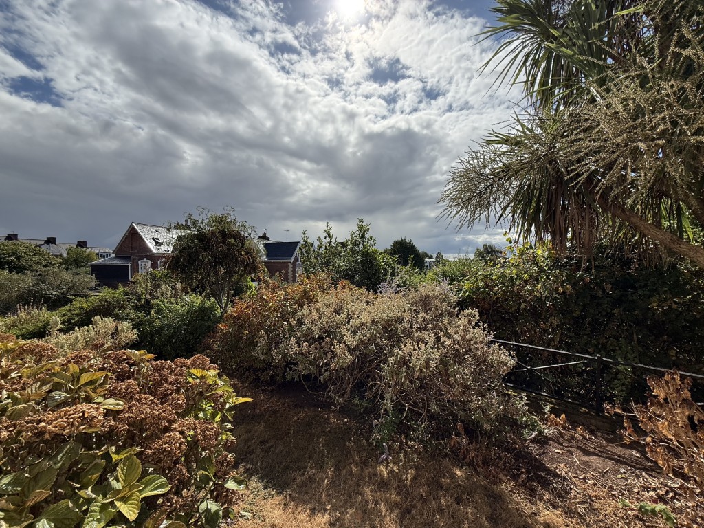 Lot: 54 - RETIREMENT FLAT IN POPULAR EXETER DEVELOPMENT - view from the living room